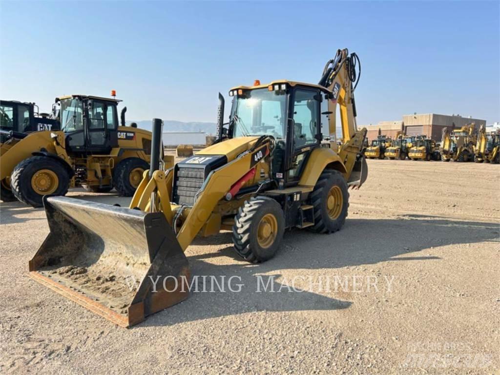 CAT 440 Экскаваторы-погрузчики