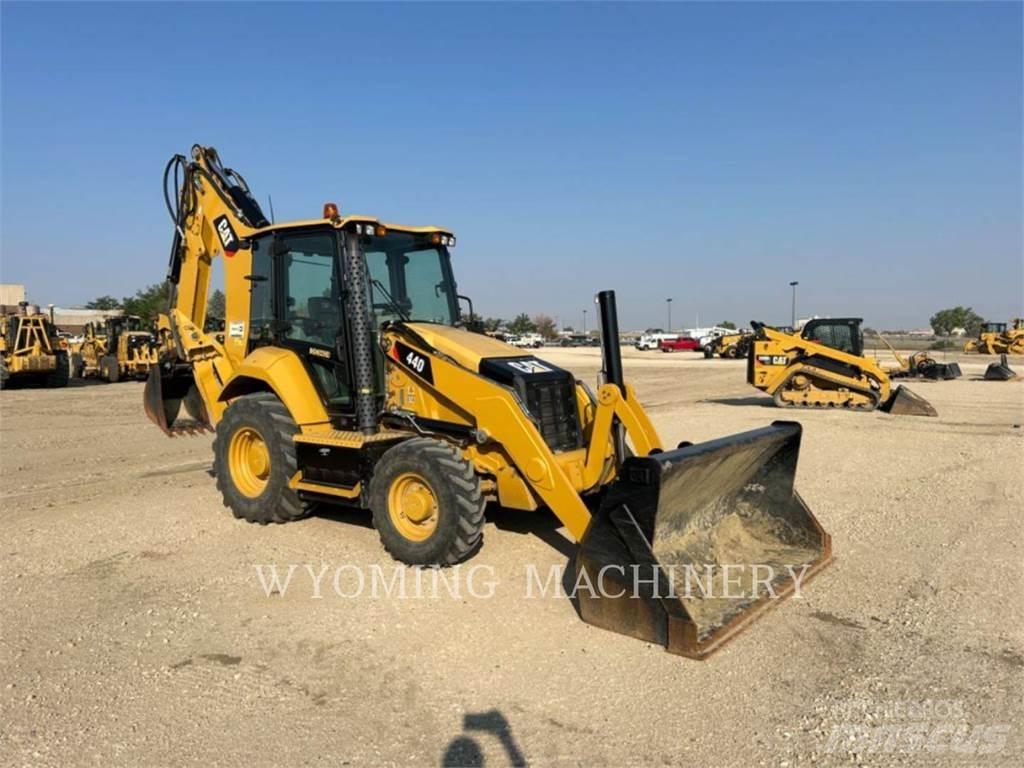 CAT 440 Экскаваторы-погрузчики