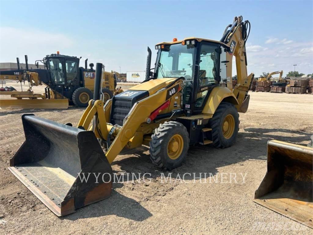 CAT 440 Экскаваторы-погрузчики