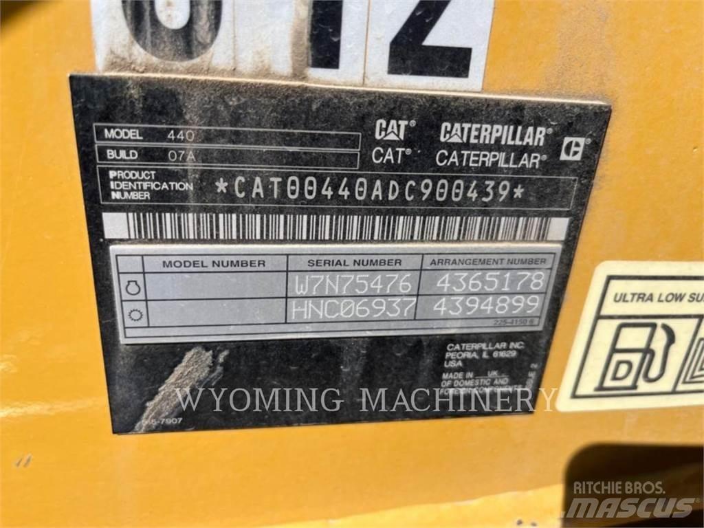 CAT 440 Экскаваторы-погрузчики