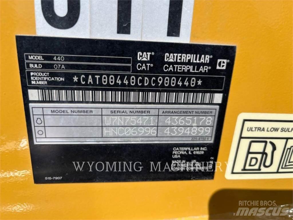 CAT 440 Экскаваторы-погрузчики
