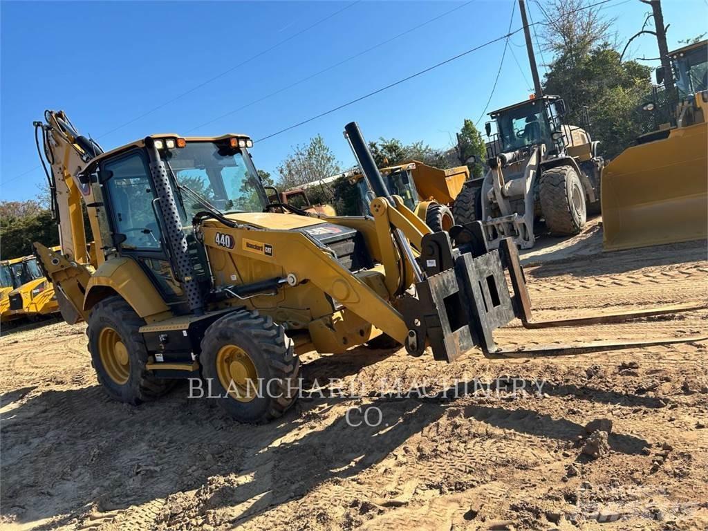CAT 440 Экскаваторы-погрузчики