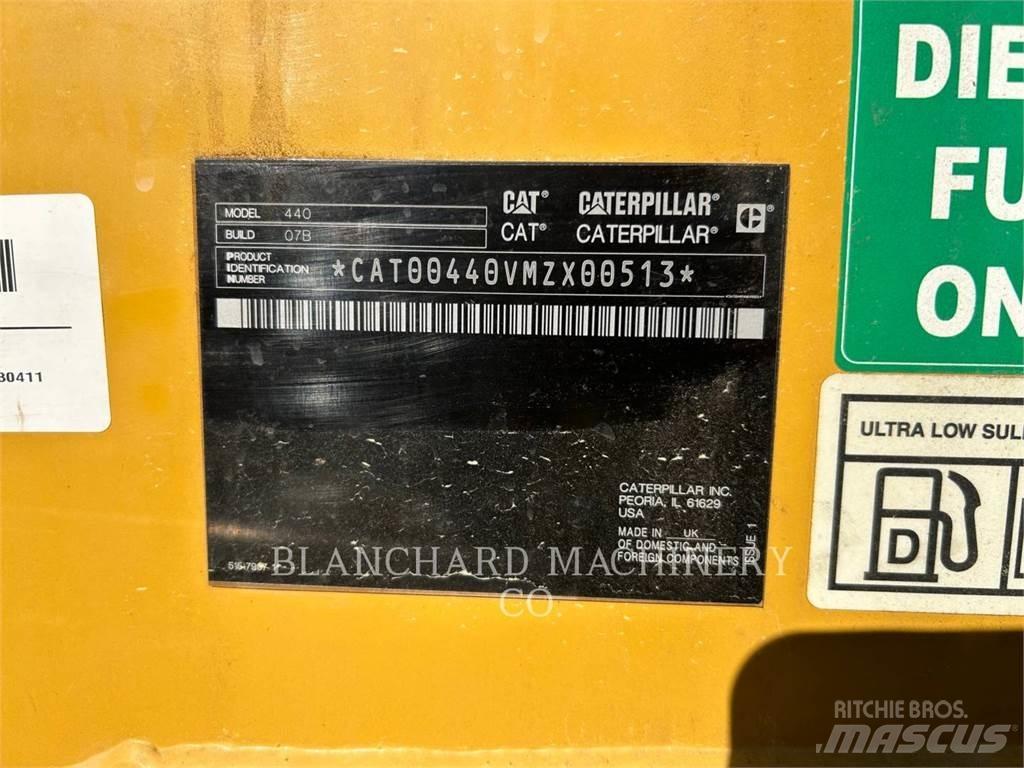 CAT 440 Экскаваторы-погрузчики