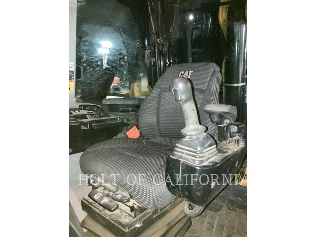 CAT 440 Экскаваторы-погрузчики