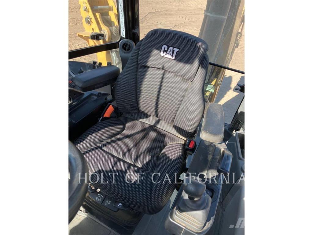 CAT 440 Экскаваторы-погрузчики