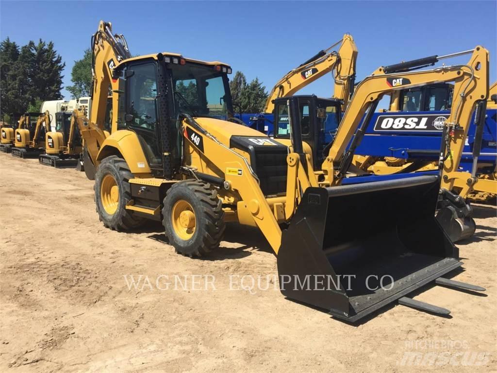CAT 440 Экскаваторы-погрузчики