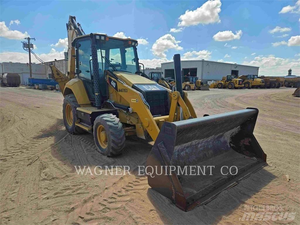 CAT 440 Экскаваторы-погрузчики