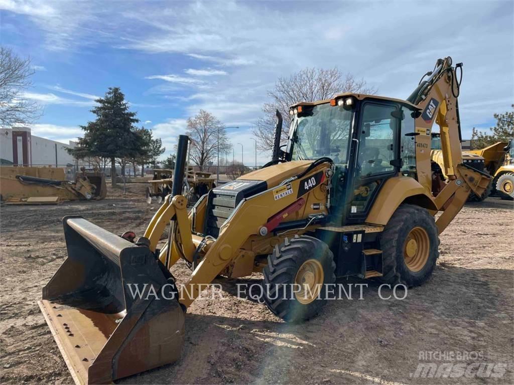 CAT 440 Экскаваторы-погрузчики