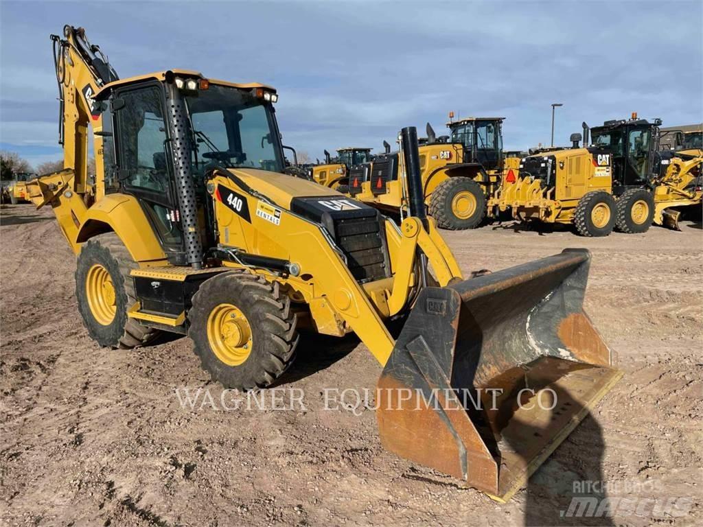 CAT 440 Экскаваторы-погрузчики