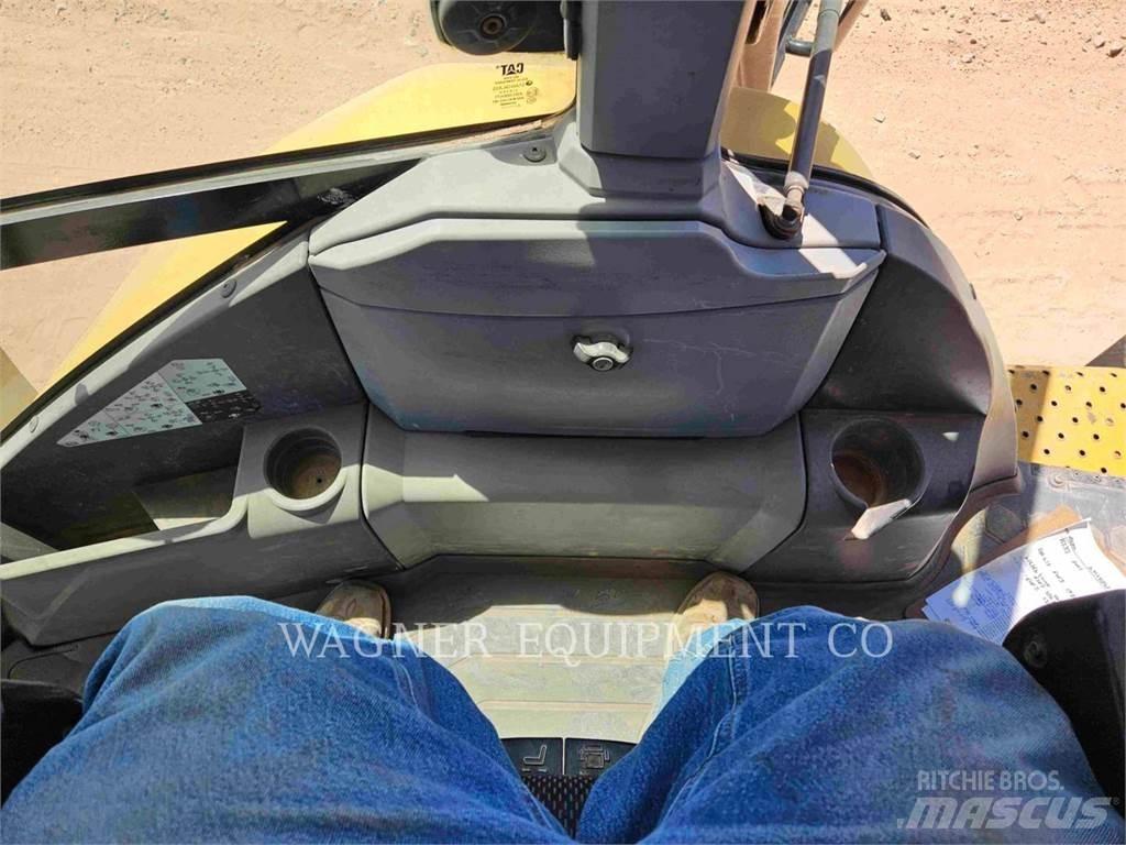 CAT 44007 Экскаваторы-погрузчики