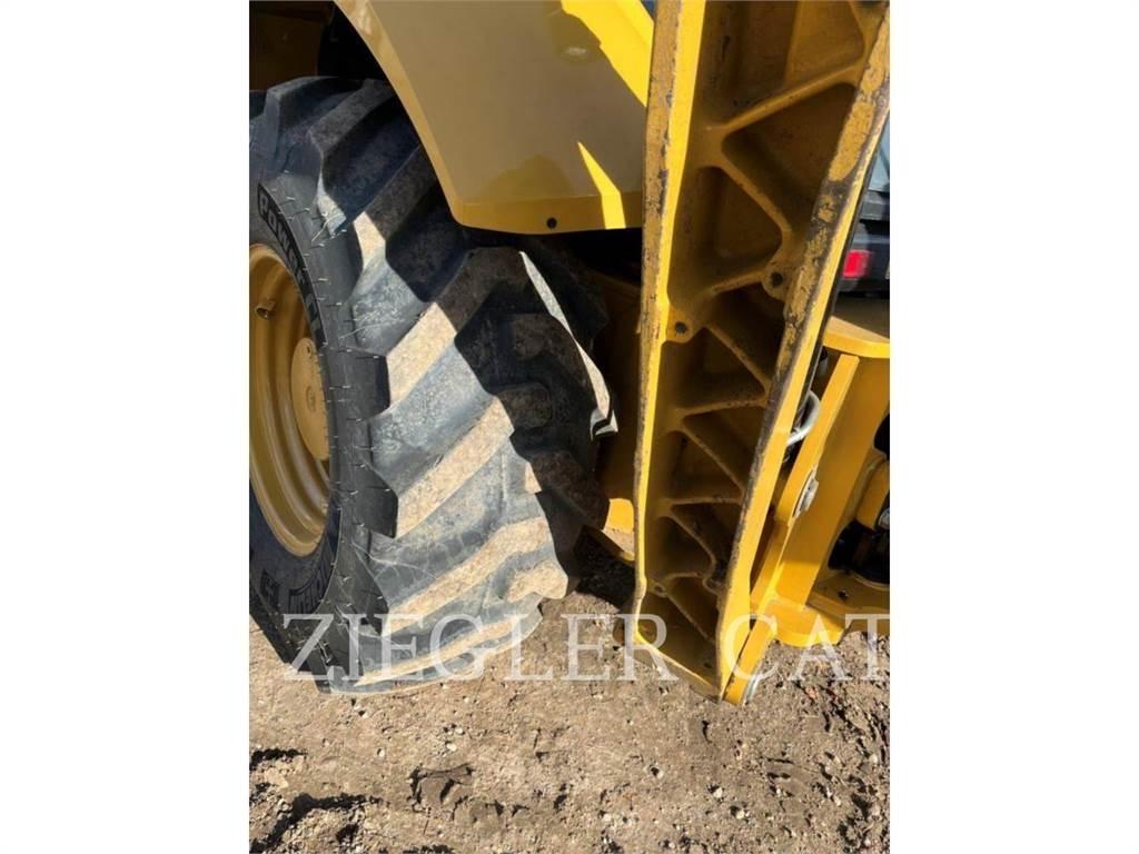 CAT 440IT Экскаваторы-погрузчики