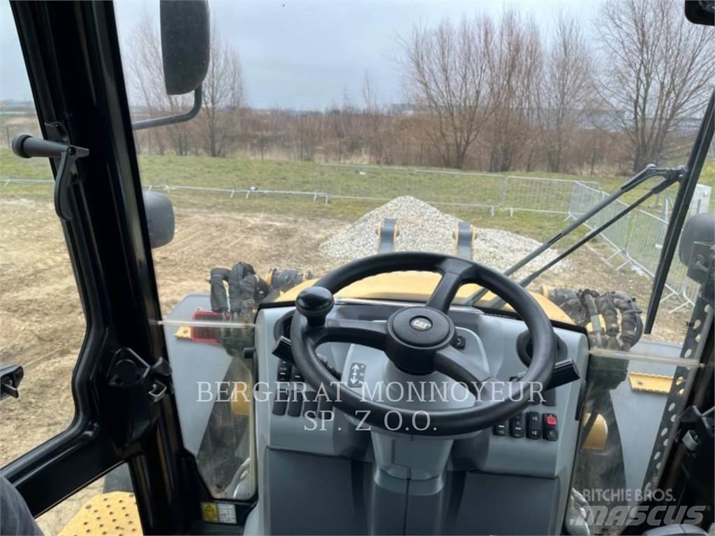 CAT 444F2 Экскаваторы-погрузчики