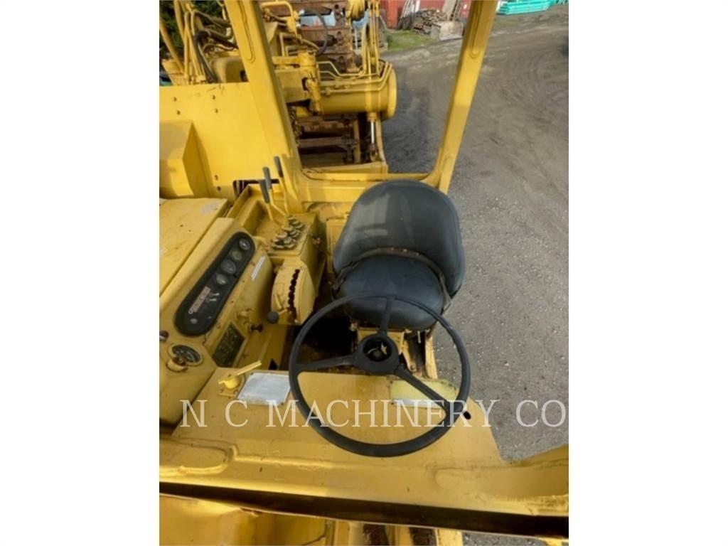 CAT 615 Скреперы