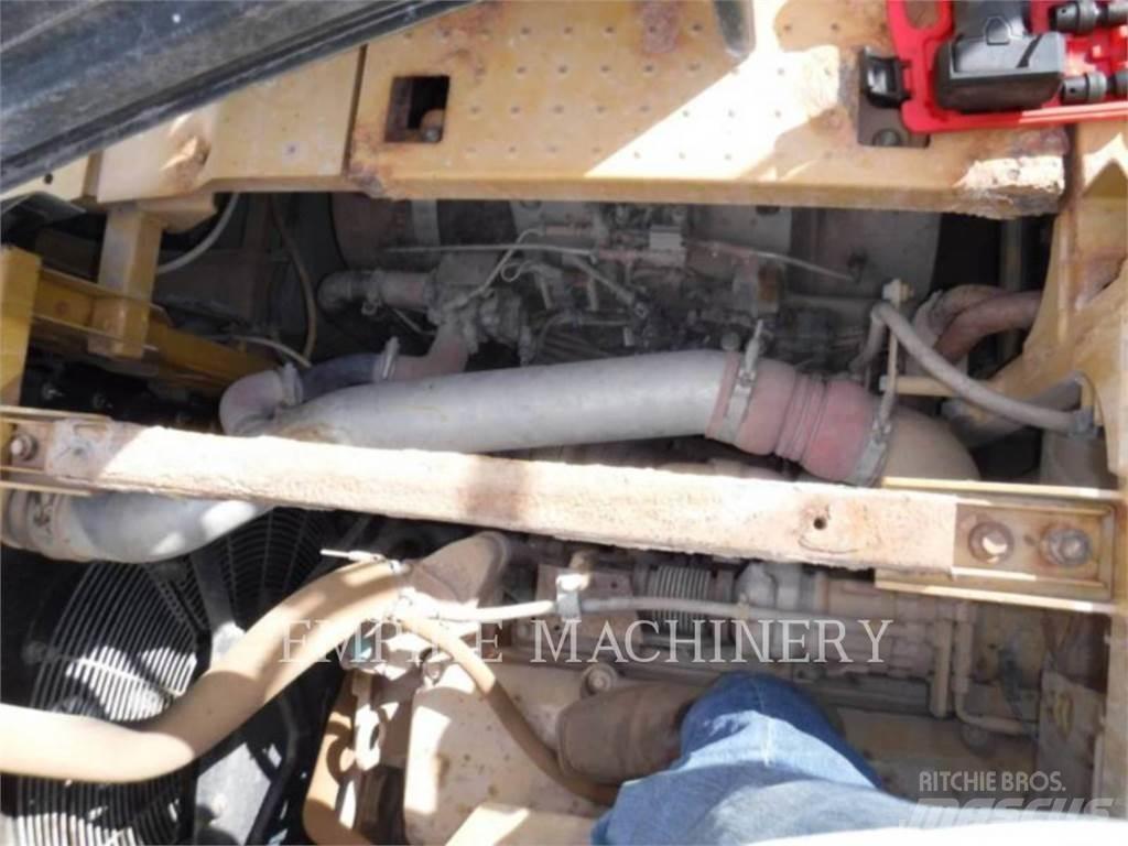 CAT 621K WW Поливочные машины