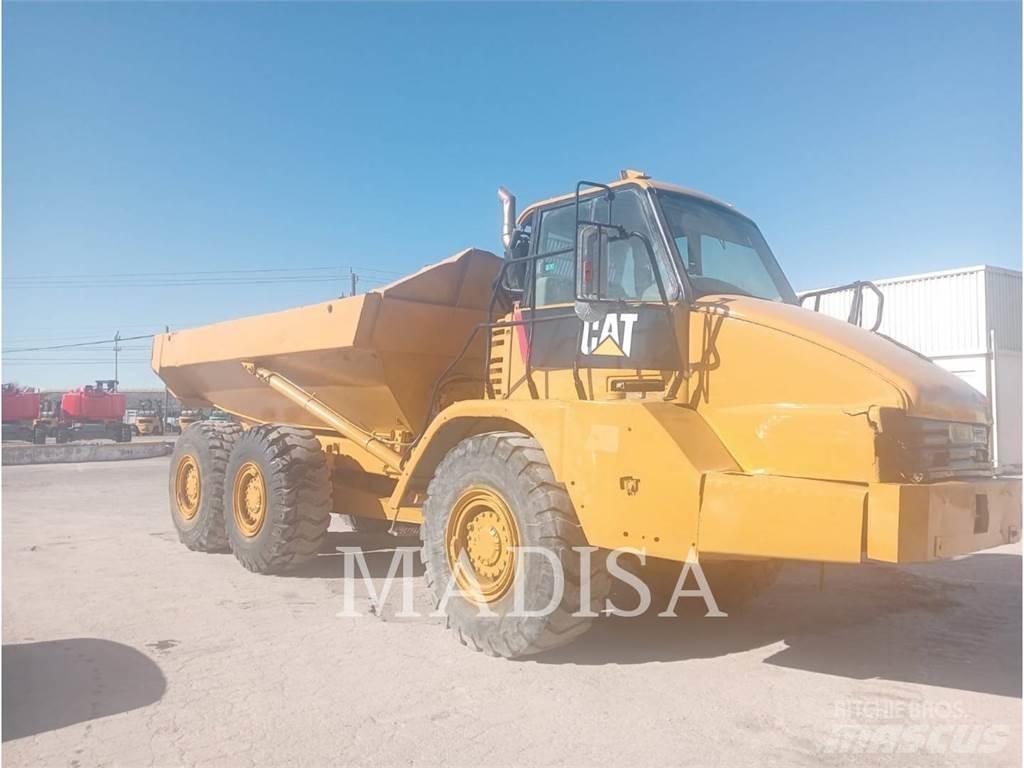 CAT 725 Шарнирно-сочленённые самосвалы