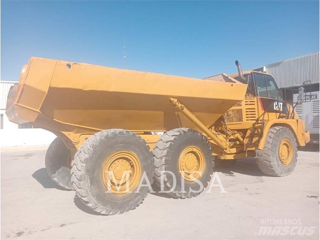 CAT 725 Шарнирно-сочленённые самосвалы