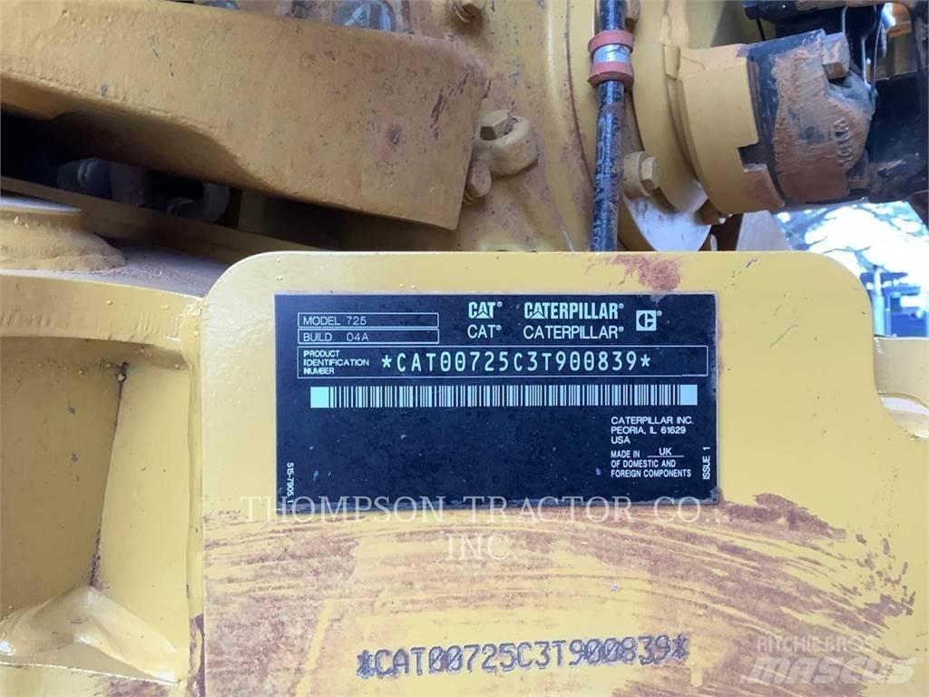 CAT 725 Шарнирно-сочленённые самосвалы