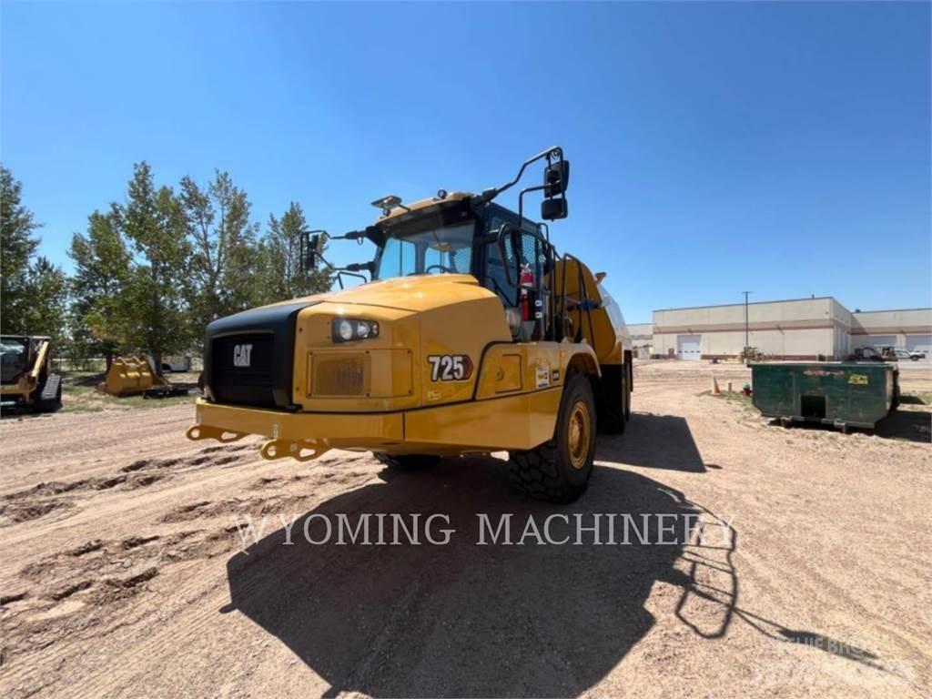 CAT 725 Шарнирно-сочленённые самосвалы