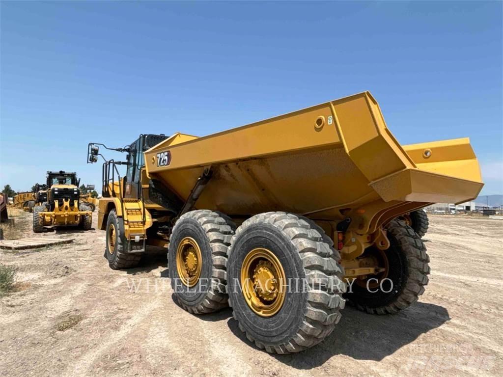 CAT 725 Шарнирно-сочленённые самосвалы