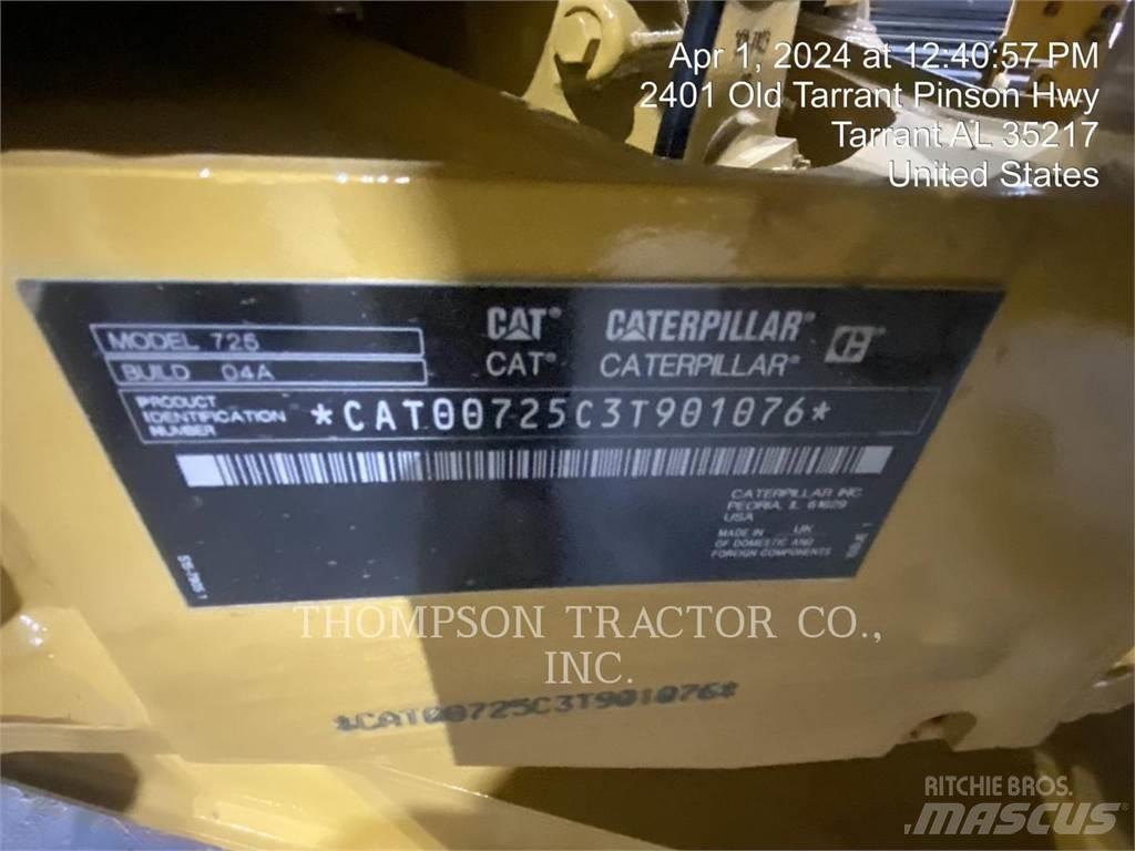 CAT 725 Шарнирно-сочленённые самосвалы