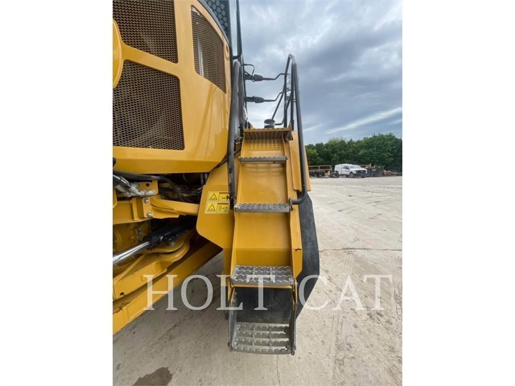 CAT 725 Шарнирно-сочленённые самосвалы