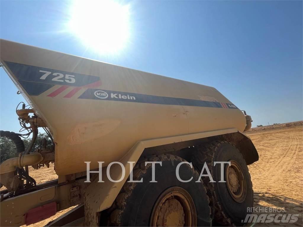 CAT 725 Шарнирно-сочленённые самосвалы