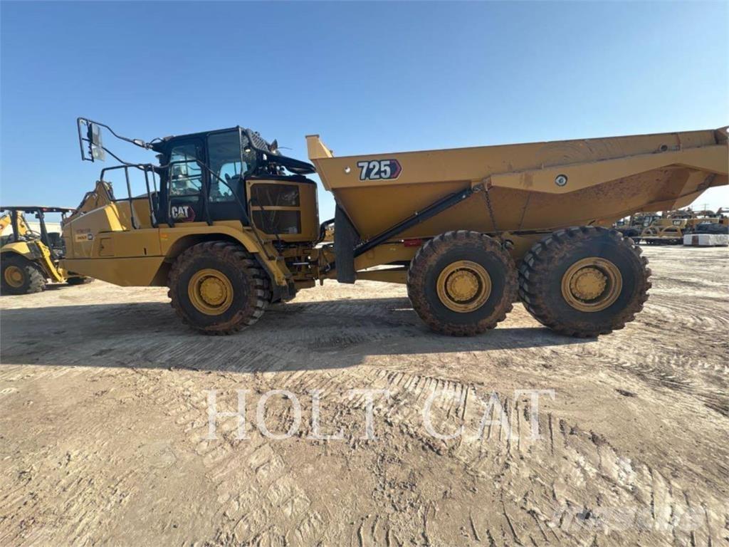 CAT 725 Шарнирно-сочленённые самосвалы