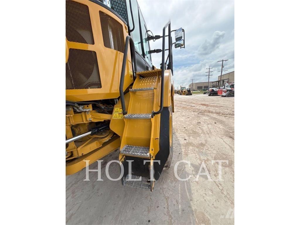 CAT 725 Шарнирно-сочленённые самосвалы