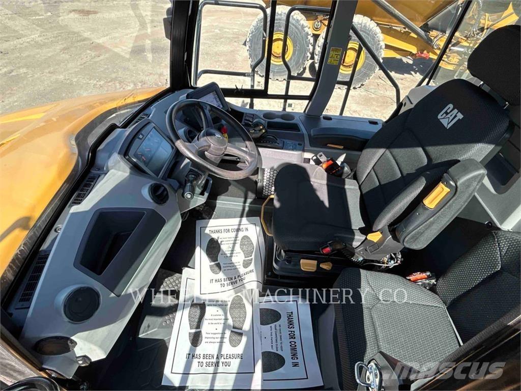 CAT 725 Шарнирно-сочленённые самосвалы