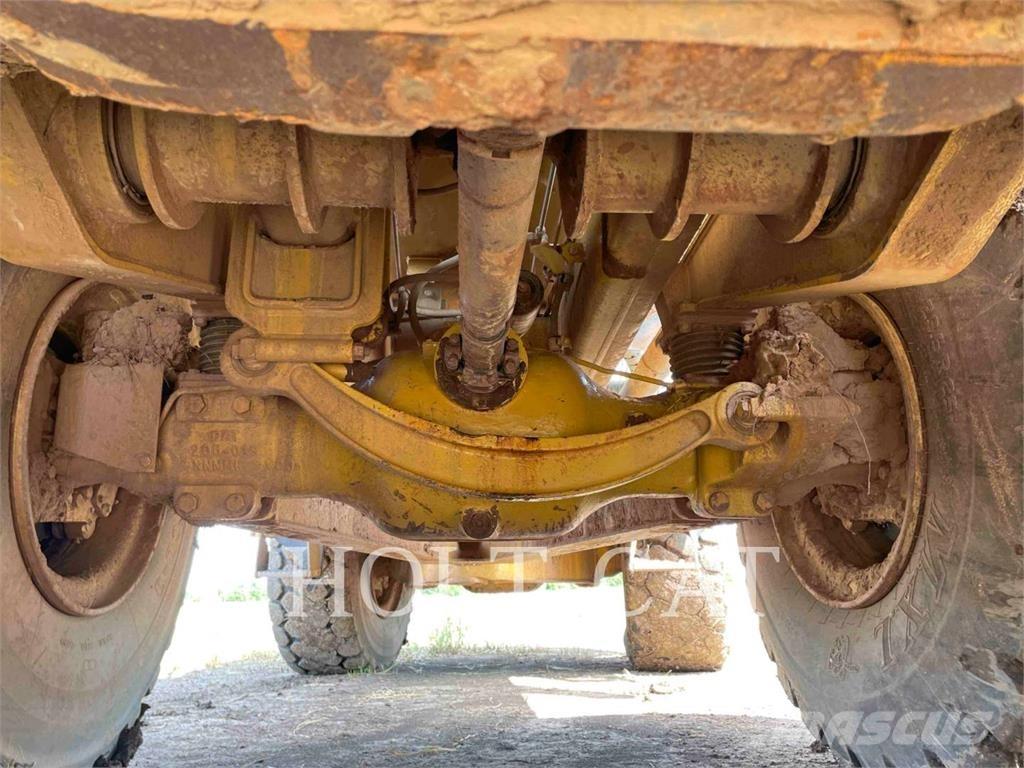 CAT 725 Шарнирно-сочленённые самосвалы