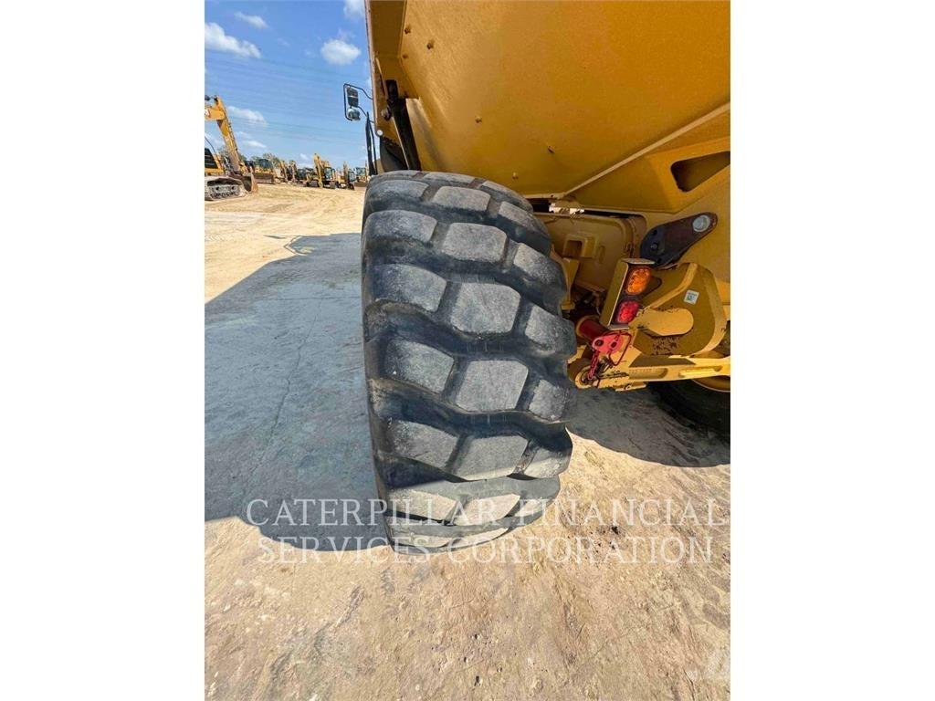 CAT 725-04 Шарнирно-сочленённые самосвалы