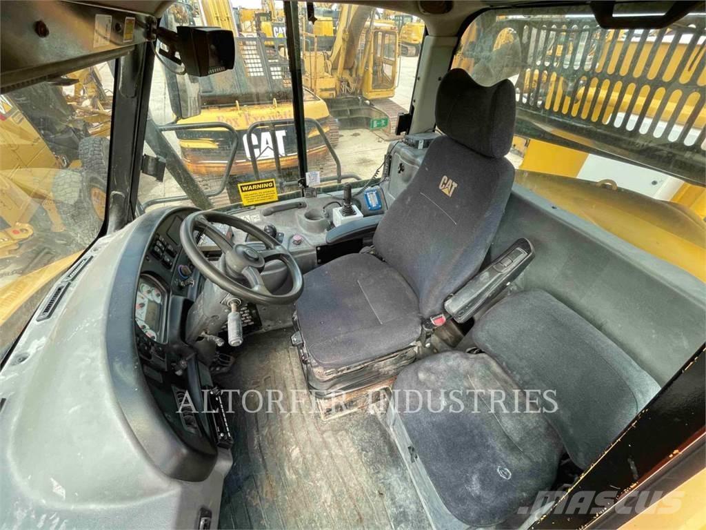 CAT 725 WT Шарнирно-сочленённые самосвалы
