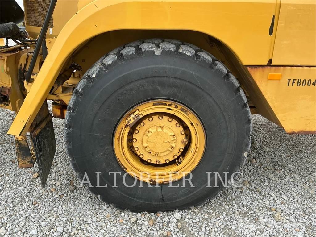 CAT 725C Шарнирно-сочленённые самосвалы