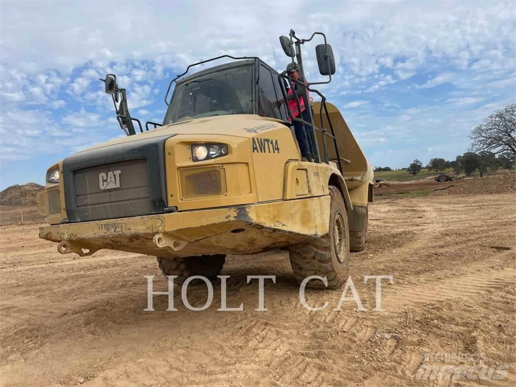 CAT 725C Шарнирно-сочленённые самосвалы