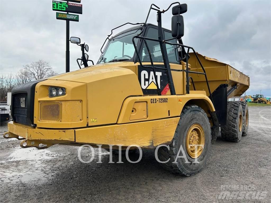 CAT 725C Шарнирно-сочленённые самосвалы