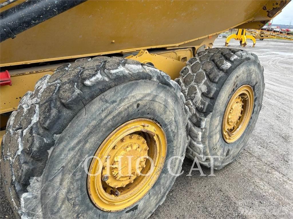CAT 725C Шарнирно-сочленённые самосвалы