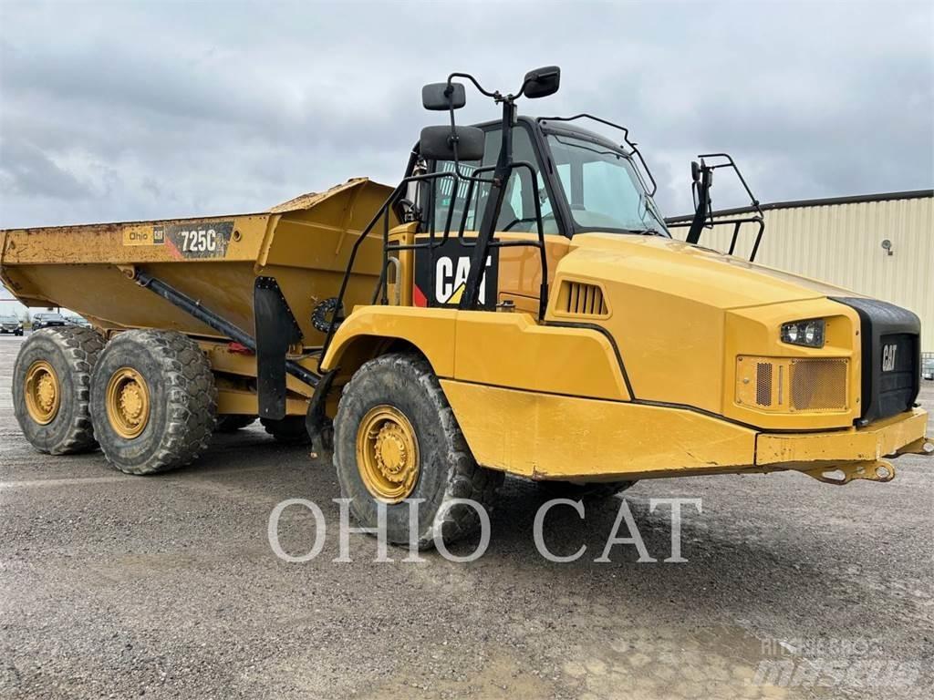 CAT 725C Шарнирно-сочленённые самосвалы