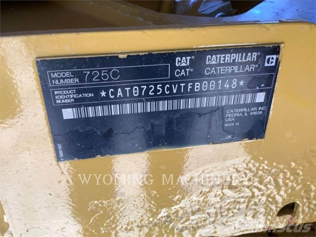 CAT 725C Шарнирно-сочленённые самосвалы