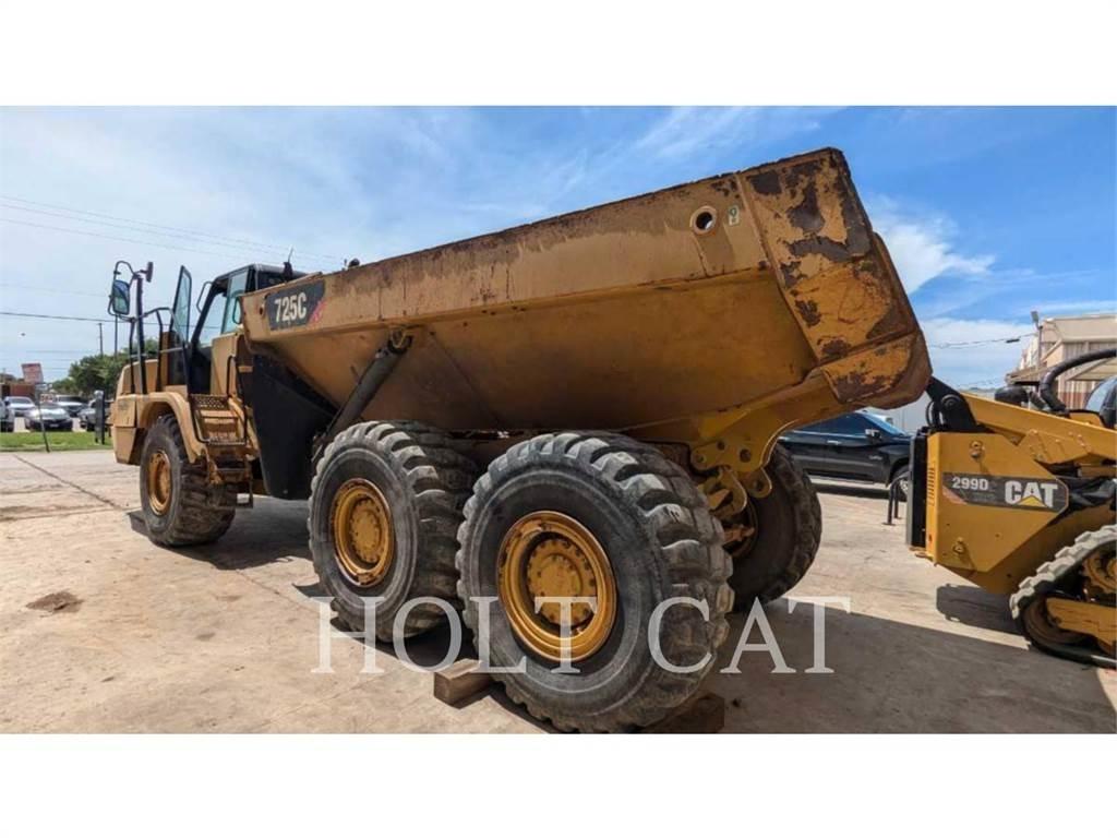 CAT 725C Шарнирно-сочленённые самосвалы