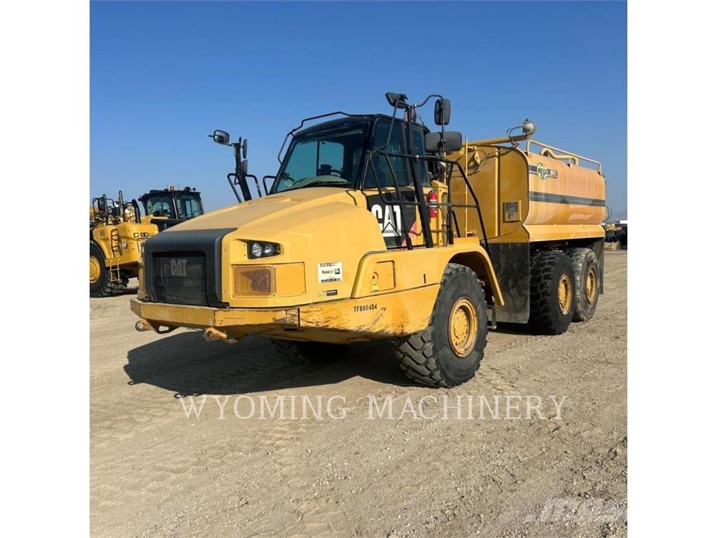 CAT 725C Шарнирно-сочленённые самосвалы