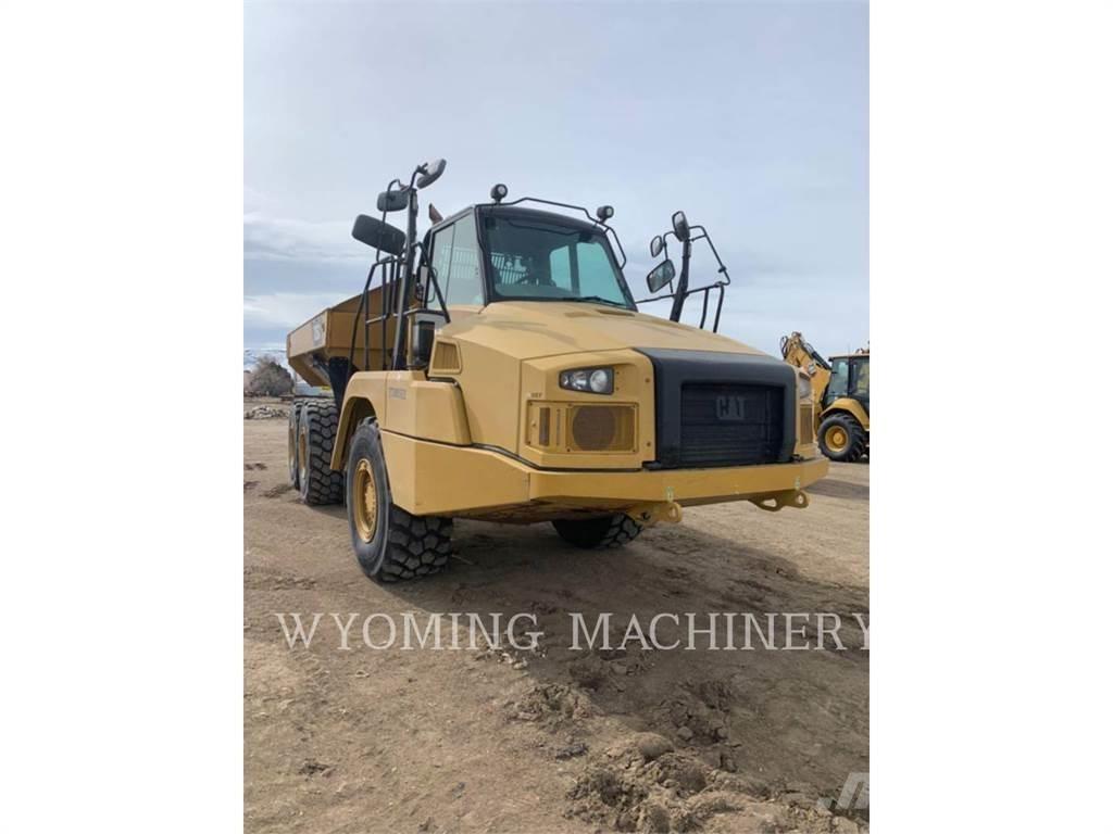 CAT 725C 2 Шарнирно-сочленённые самосвалы