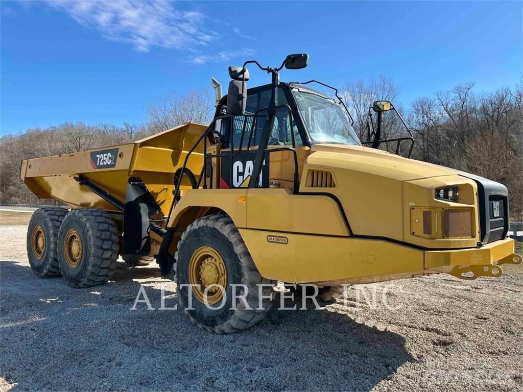 CAT 725C2 Шарнирно-сочленённые самосвалы