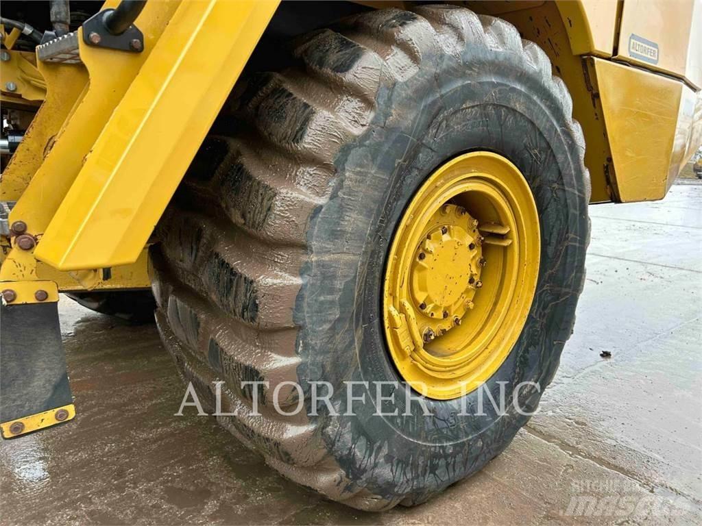 CAT 725C2 Шарнирно-сочленённые самосвалы