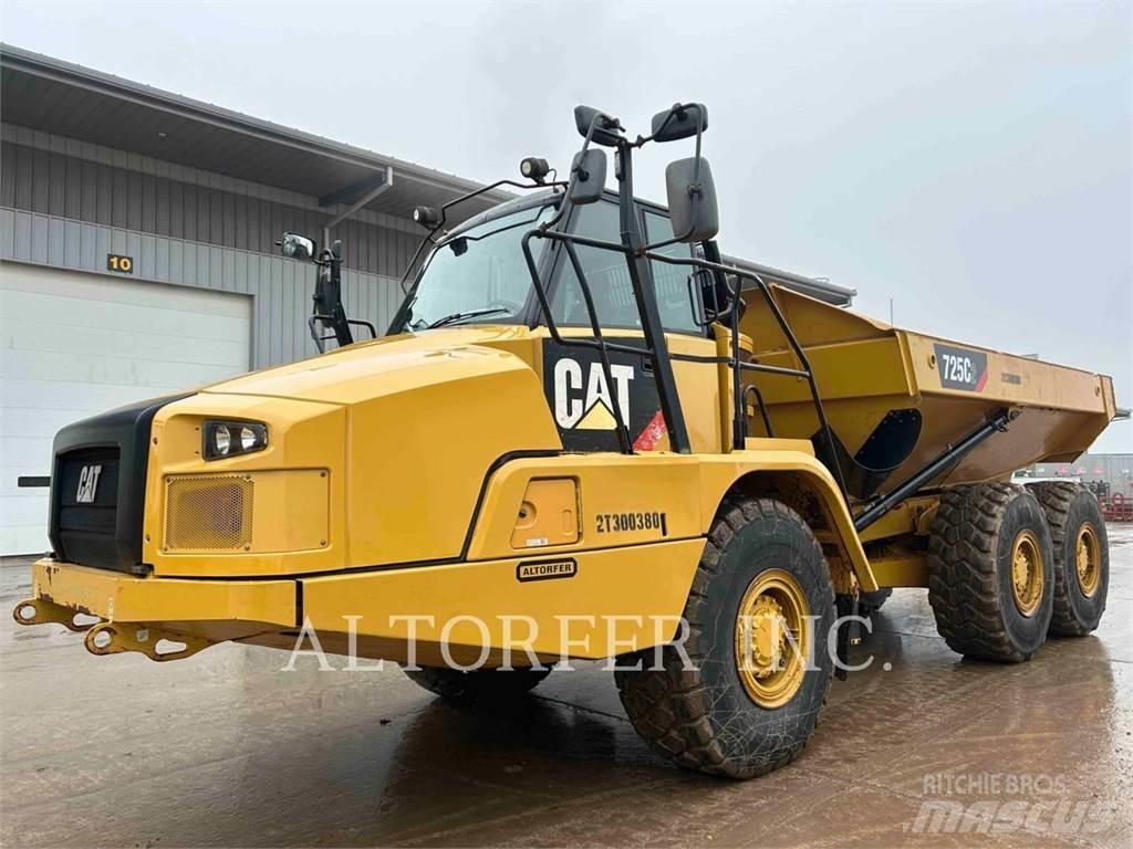 CAT 725C2 Шарнирно-сочленённые самосвалы