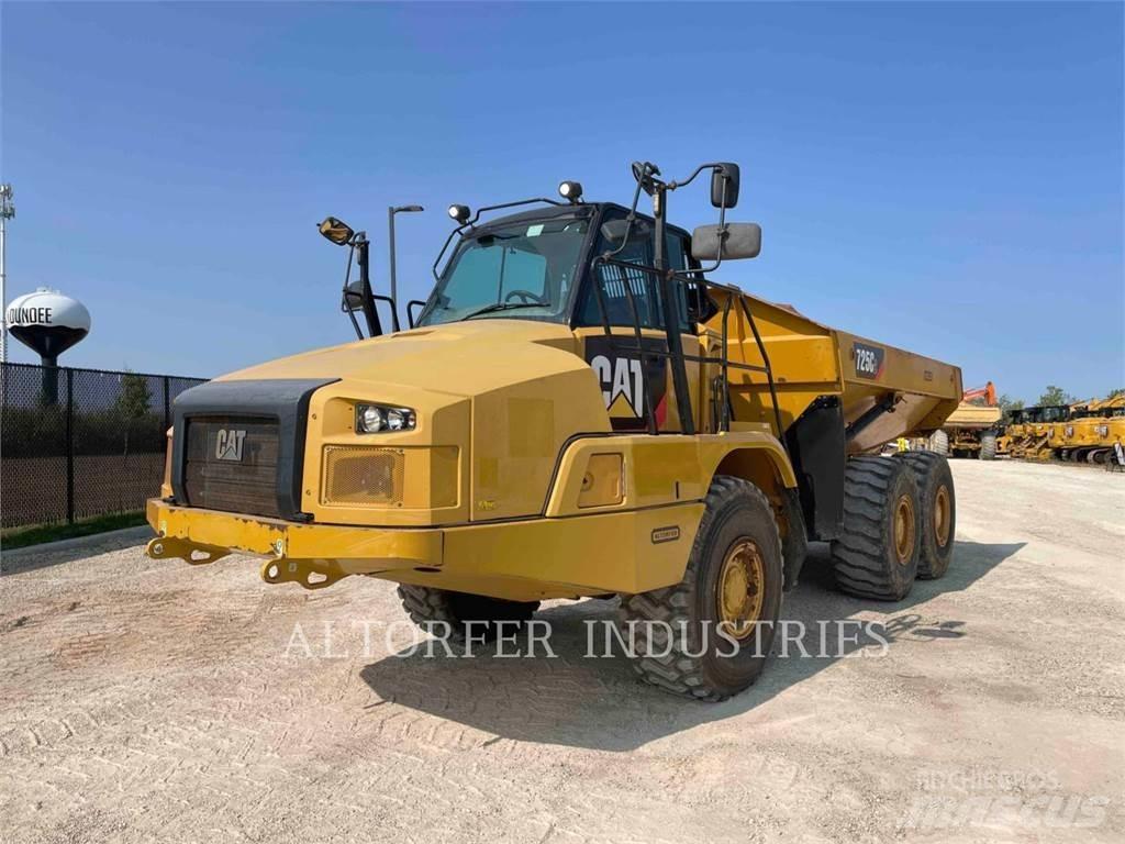 CAT 725C2 Шарнирно-сочленённые самосвалы