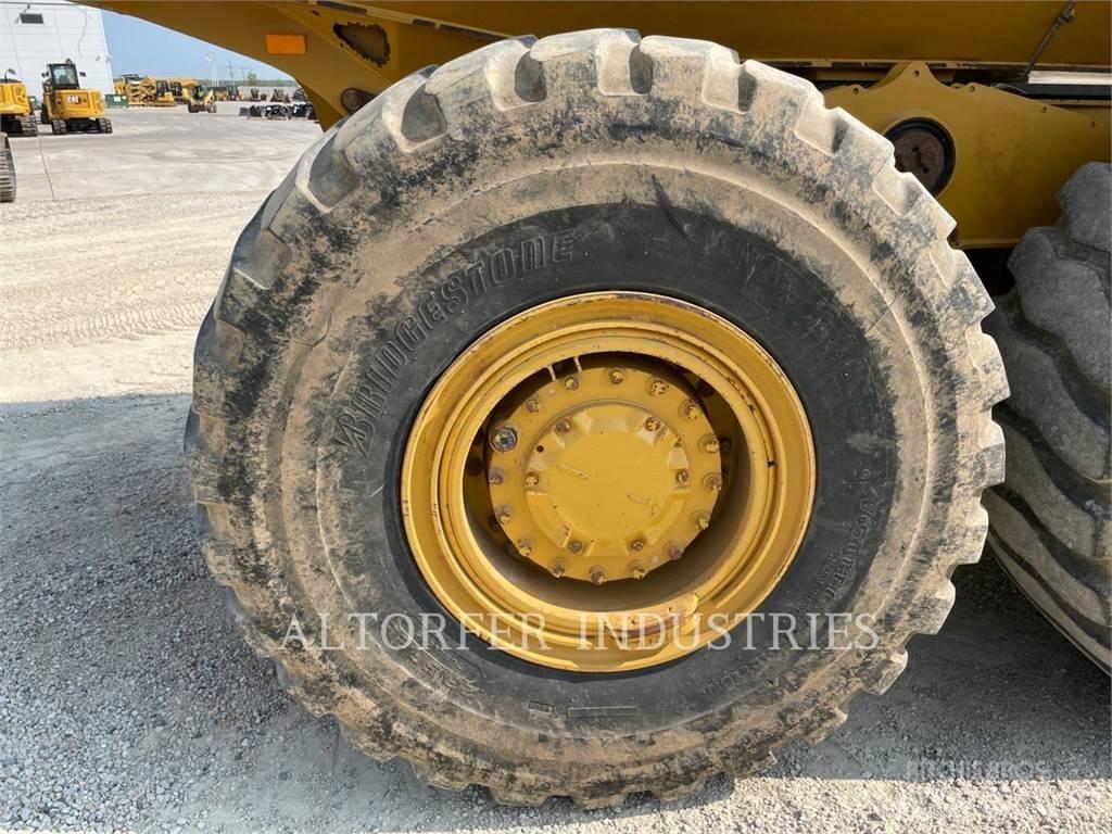 CAT 725C2 Шарнирно-сочленённые самосвалы