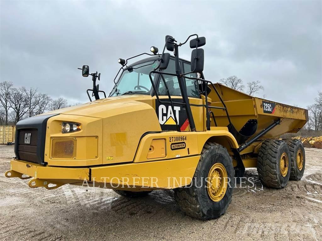 CAT 725C2 Шарнирно-сочленённые самосвалы