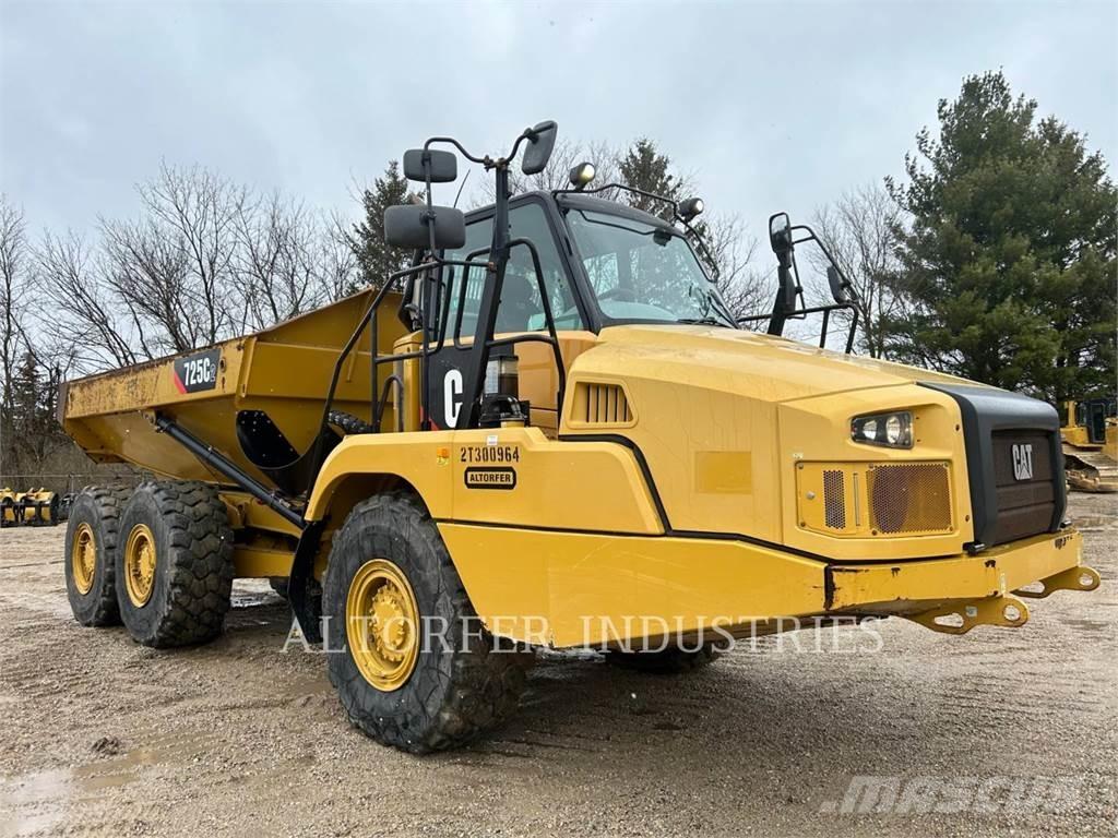 CAT 725C2 Шарнирно-сочленённые самосвалы