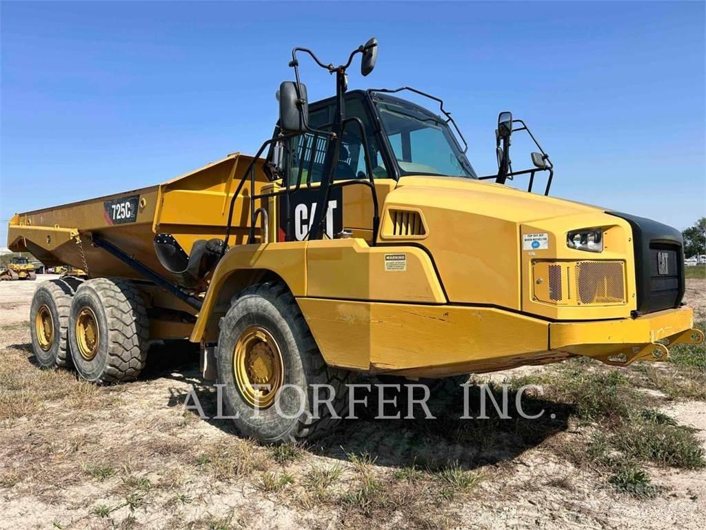 CAT 725C2 Шарнирно-сочленённые самосвалы