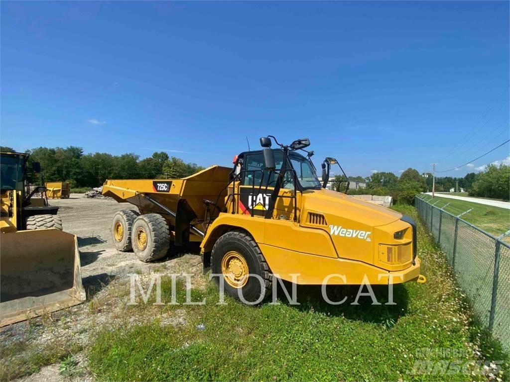 CAT 725C2 Шарнирно-сочленённые самосвалы